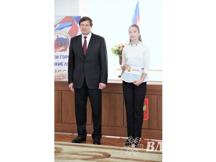 Лучших выпускников Великих Лук наградили «Золотыми парусами» (ФОТО)