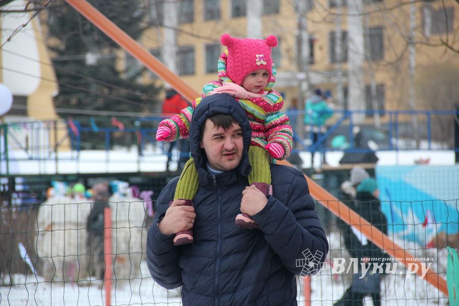 Широко отметили Масленицу в Великих Луках (ФОТО)