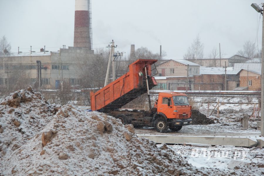 В Великих Луках продолжается расчистка местности для строительства путепровода (ФОТО)