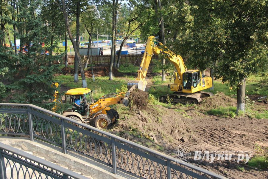 В великолукском парке приступили к планировке территории (ФОТО)