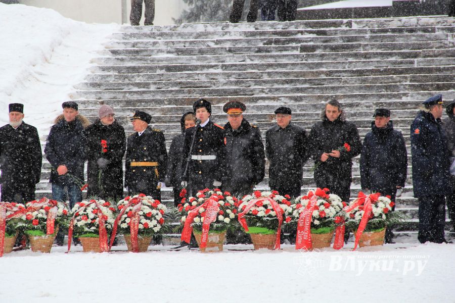 В Аллее Героев в Великих Луках прошёл Торжественный митинг  (ФОТО)