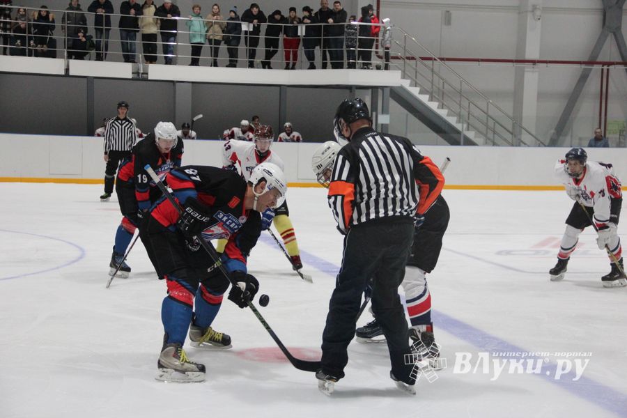 В Великих Луках прошли хоккейные матчи (ФОТО)