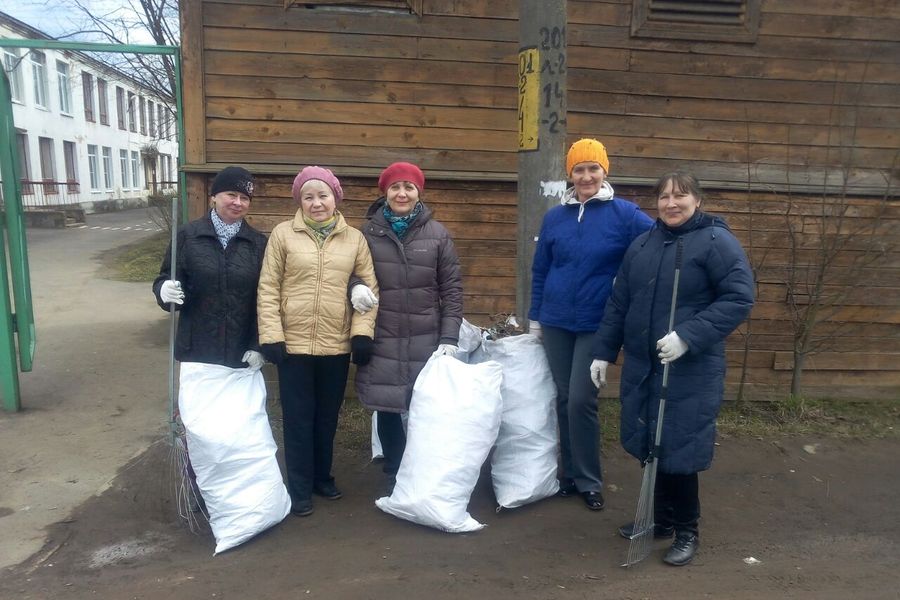 Сотрудники детского сада №16 провели субботник (ФОТО)