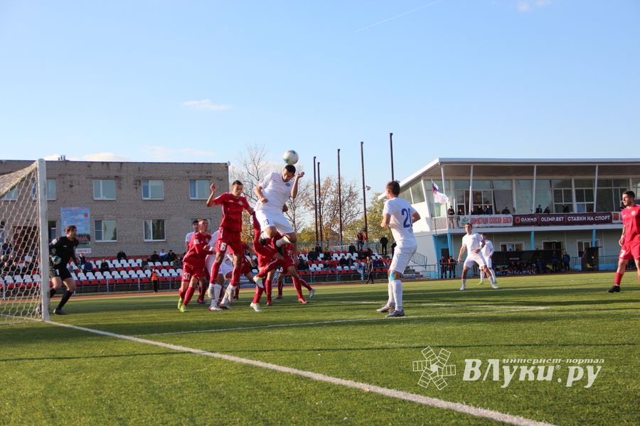 Обидный гол в воротах «Луки-Энергии» (ФОТО)