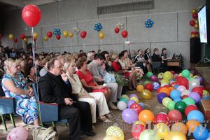 «Последний звонок» в школах Великих Лук