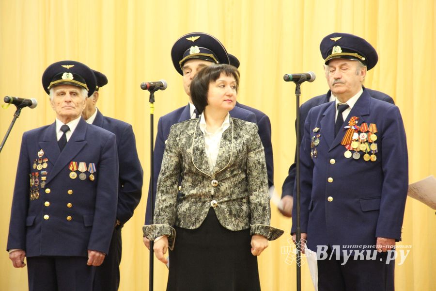 Слабовидящих великолучан поздравили с Международным днём инвалидов (ФОТО)