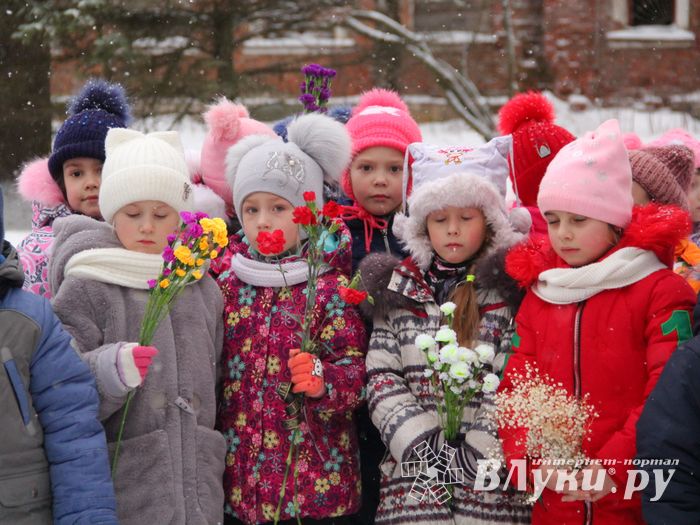 ​Юные великолучане отдали дань памяти героям-железнодорожникам (ФОТО)