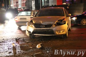Утреннее ДТП на перекрестке пр-т Октябрьский — ул Л.Толстого (ФОТО)