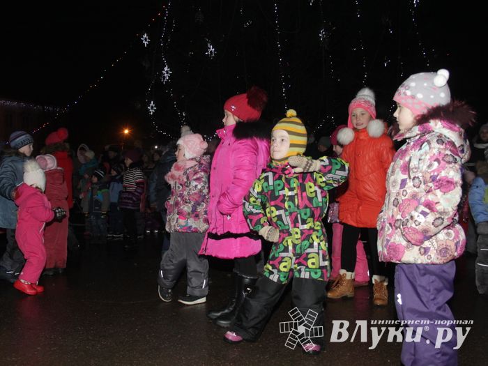 Великие Луки к встрече Нового года готовы (ФОТО)