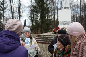 Родственники погибших солдат приняли участие в возложении цветов в Великих Луках