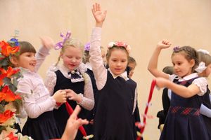 В школе №13 прошёл конкурс «А ну-ка, девочки!» (ФОТО)