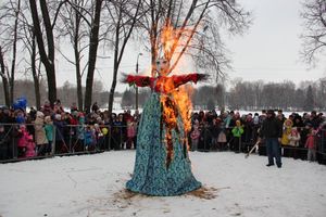 В Великих Луках прошел праздник Масленицы (ФОТО)