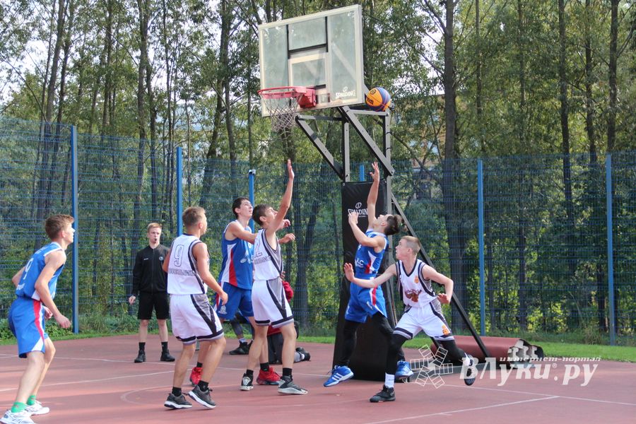 В Великих Луках прошли региональные соревнования «Оранжевый мяч» (ФОТО)