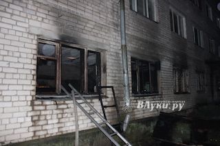 В Пскове произошел пожар в многоквартирном доме (фото)