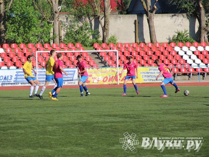 В Великих Луках команда «КПРФ» обыграла команду «Спартака» (фото)