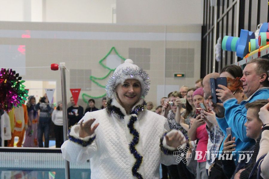 В Великолукском Айсберге прошли соревнования по плаванию на призы Деда Мороза (ФОТО)