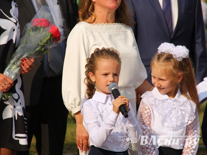 1 сентября в школах Великих Лук прошли Торжественные линейки (ФОТО)