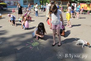 День защиты детей отпраздновали В Великих Луках (фото)