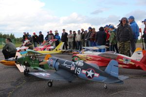 В Великих Луках проходит 7-й Фестиваль авиамодельного спорта (ФОТО)