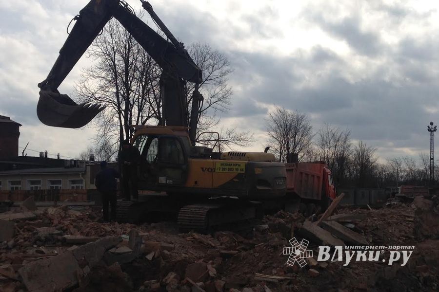 Губернатор осмотрел стройплощадку новой школы на проспекте Гагарина (ФОТО)