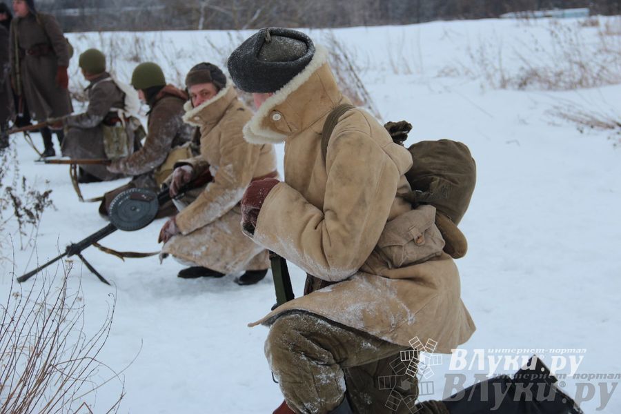 Реконструкция битвы за освобождение Великих Лук