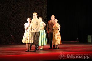 Государственный ансамбль «Русский Север» представил в Великих Луках мюзикл «Василий Теркин» 