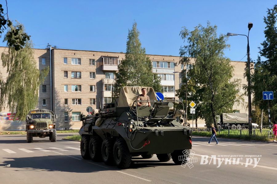 Фотофакт: на улицах города военная техника