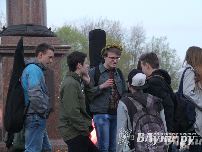 Праздничным концертом и салютом завершились празднования Дня Победы в Великих Луках (фото)