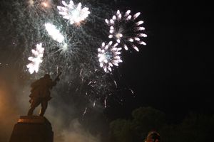 9 мая в Великих Луках. Шествие и салют