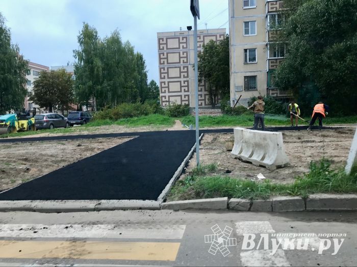 На ул. Пескарёва приступили к асфальтированию тротуара (ФОТО)