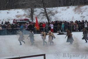 Реконструкция битвы за освобождение Великих Лук