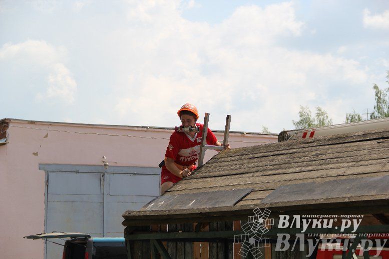 В Великих Луках прошли соревнования среди пожарных