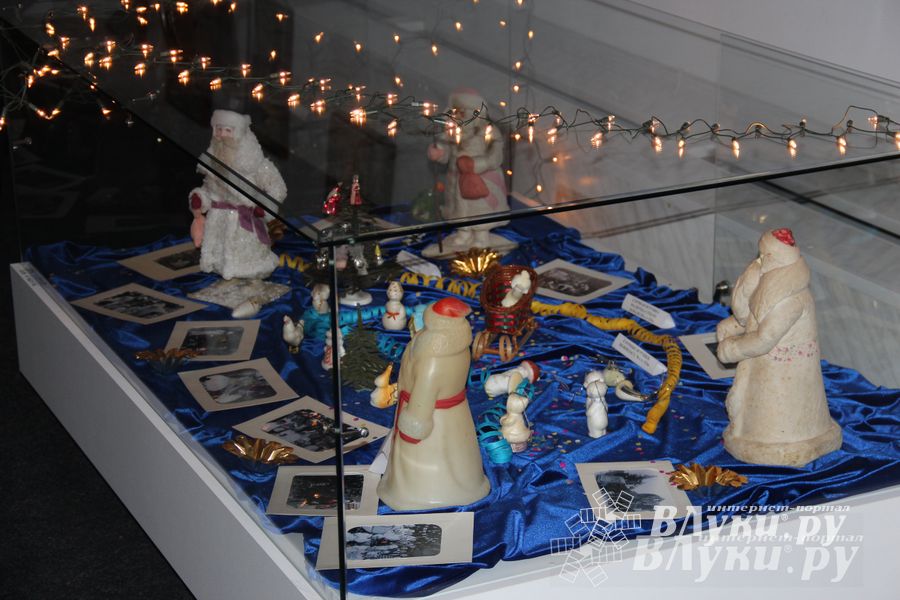 В Великих Луках открылась выставка «Новый год из детства» (фото)