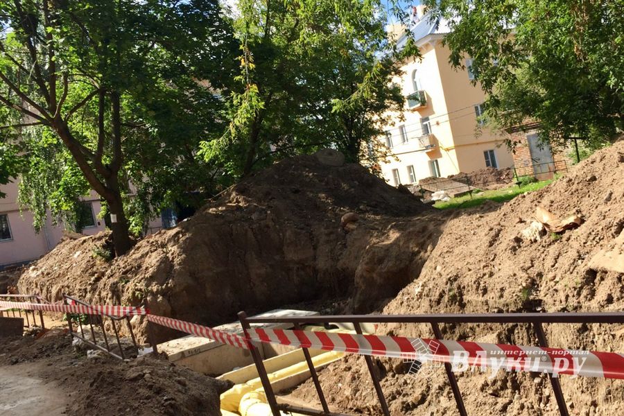 В Великих Луках продолжается ремонт дворов (ФОТО)