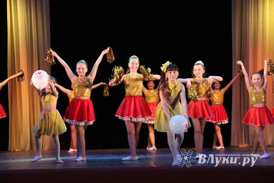«Великолукская Веснянка» на сцене ДК ЛК