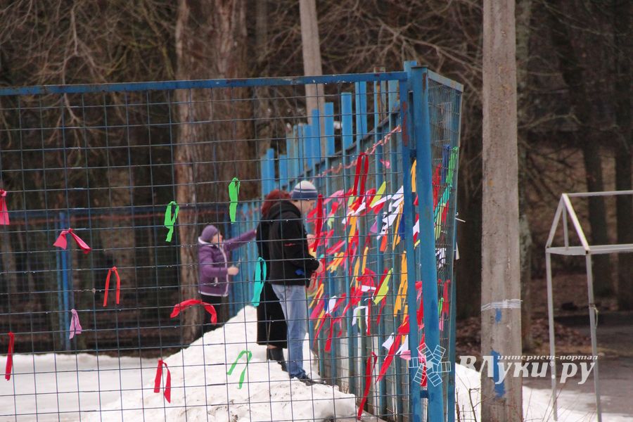 В Великих Луках в Парке культуры и отдыха полным ходом идёт подготовка празднования Масленицы (фото)