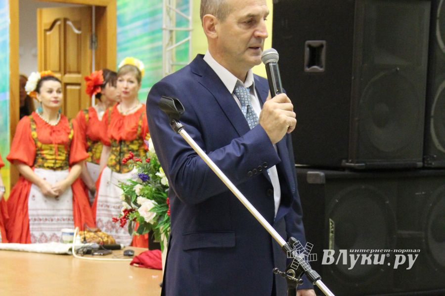 В Великих Луках открылась 8-ая Великолукская универсальная выставка (ФОТО)