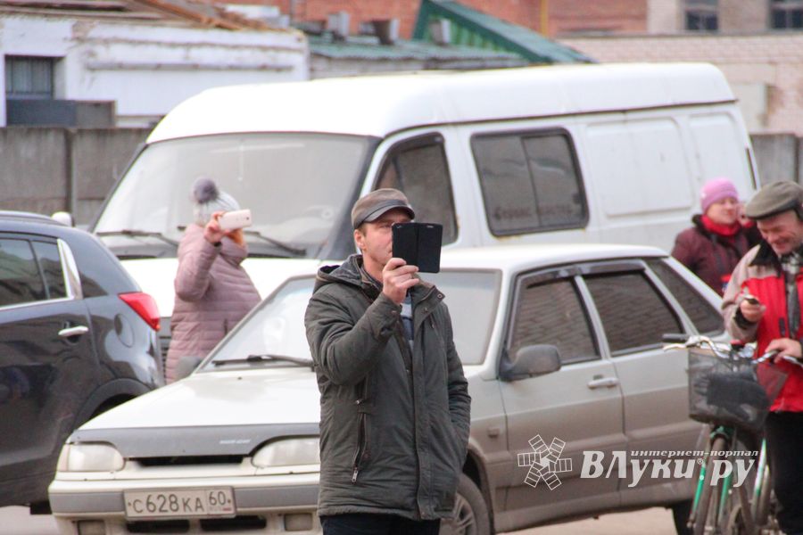 Теперь у всех великолучан есть фото или видео с «Тяжмаш» (ФОТО)