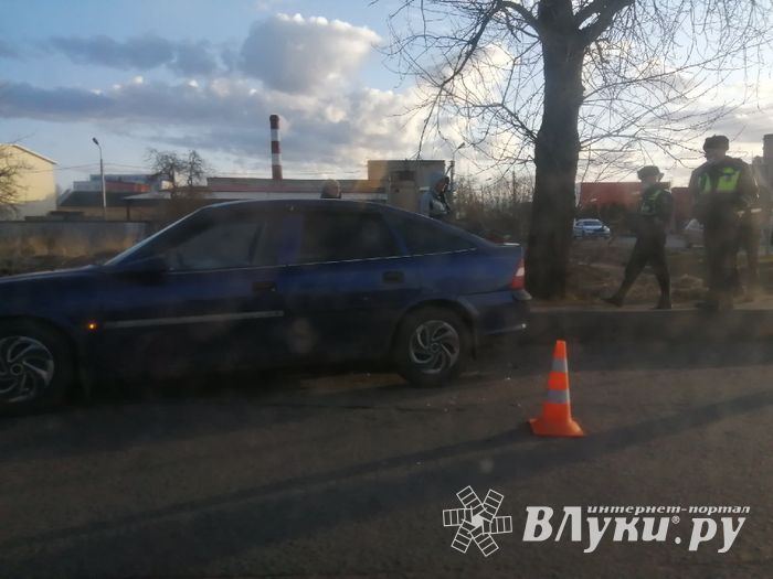 В Великих Луках произошло ДТП (ФОТО)