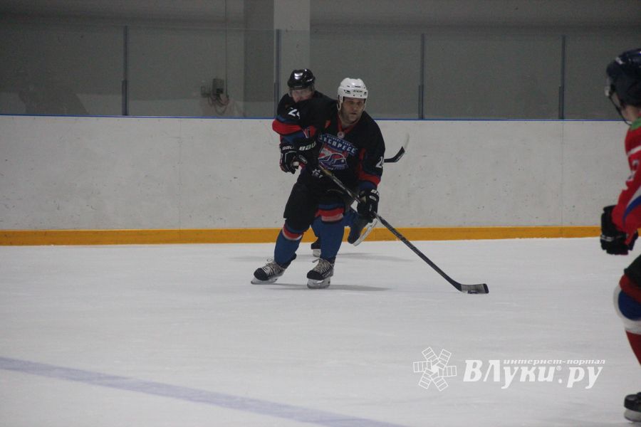 Памятный турнир по хоккею прошел в великолукском «Айсберге» (ФОТО)