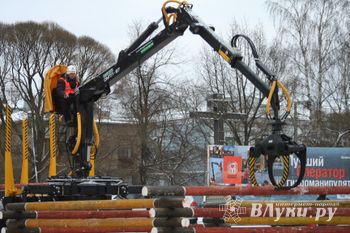 В финале конкурса «Лучший оператор гидроманипулятора-2014» великолукский оператор стал бронзовым призером (фото)