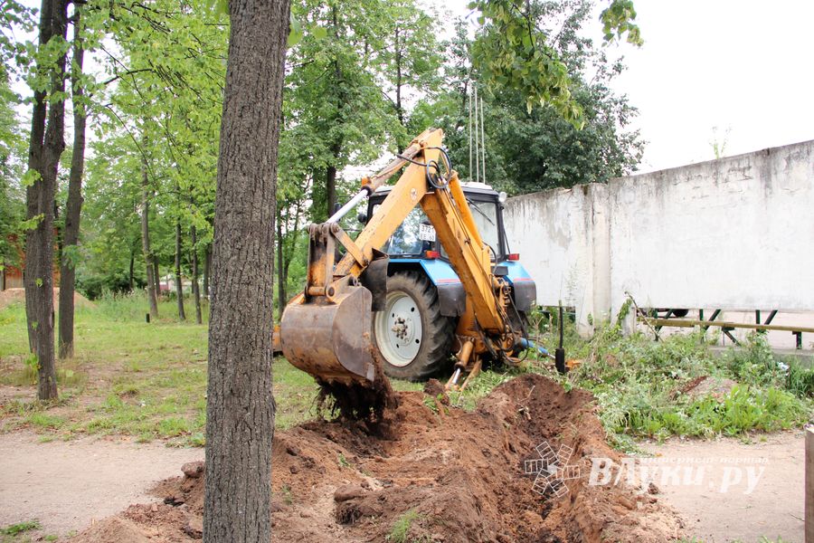 Старый камень в новом сквере (ФОТО)