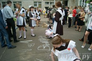 «Последний звонок» в школах Великих Лук