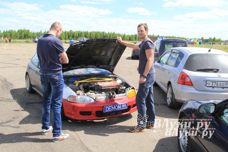 В Великих Луках прошел I этап Открытого чемпионата г. Великие Луки по Drag Racing (фото)