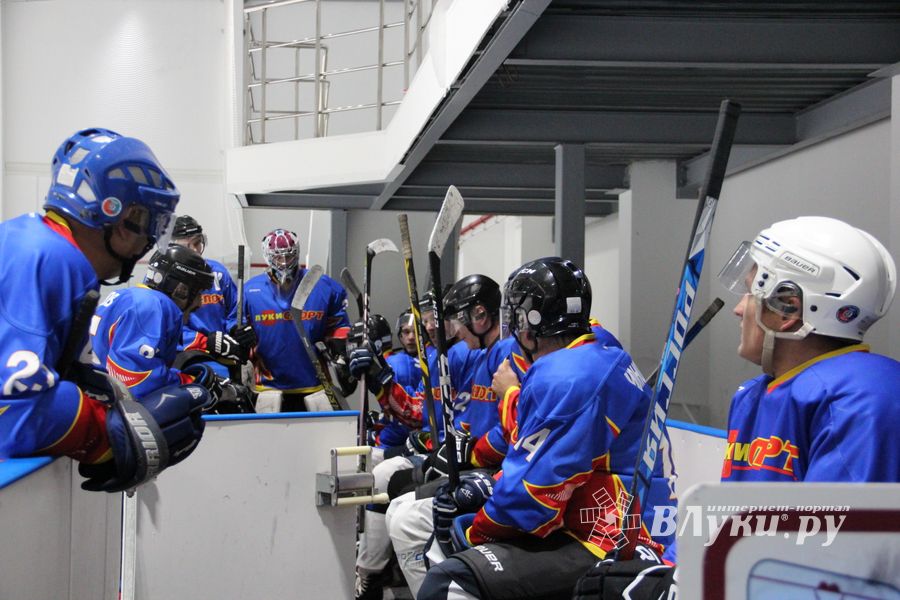 Великолукские хоккеисты одержали победу на домашнем льду (ФОТО)