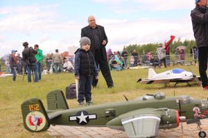 В Великих Луках проходит 7-й Фестиваль авиамодельного спорта (ФОТО)