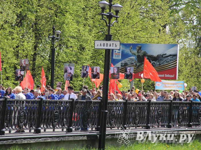 Парад Победы в Великих Луках (фото)