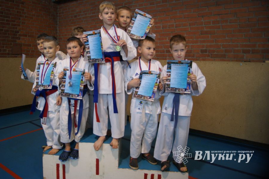 В Великих Луках прошли соревнования по каратэ (ФОТО)