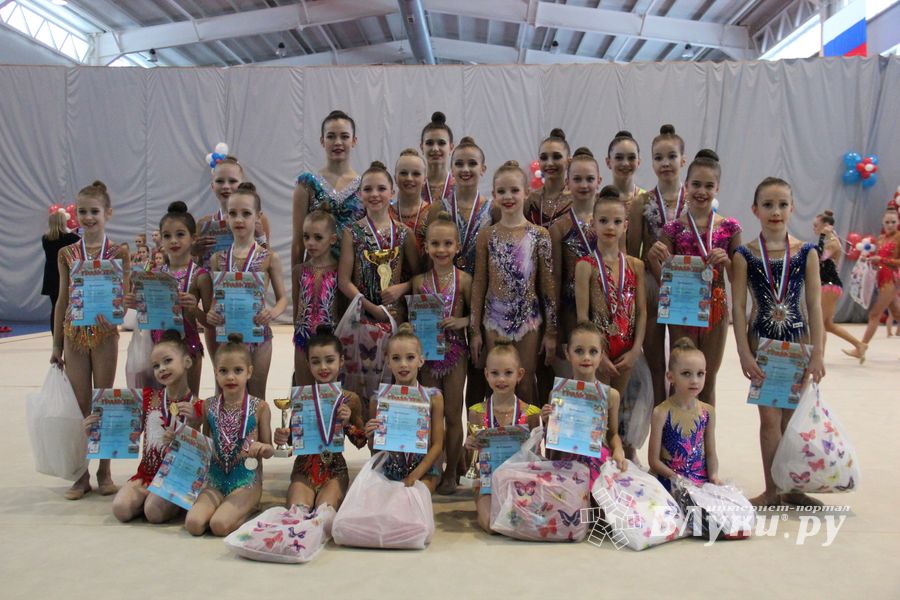 ​В Великих Луках прошли соревнования по художественной гимнастике (ФОТО)