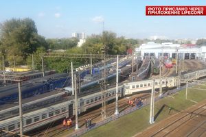 На Рижском вокзале Москвы два вагона сошли с рельсов (фото)